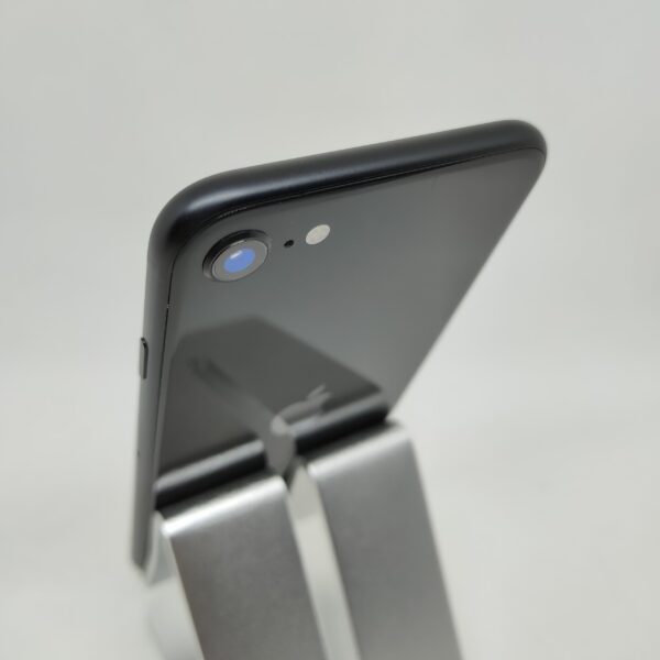 iPhone SE 2020 - immagine 2